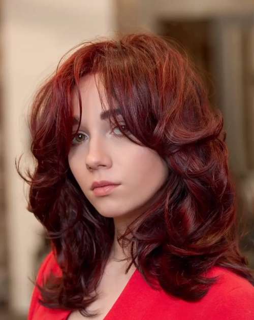 Coupes de cheveux à la mode 2021 pour cheveux bouclés: actualités, tendances, photos