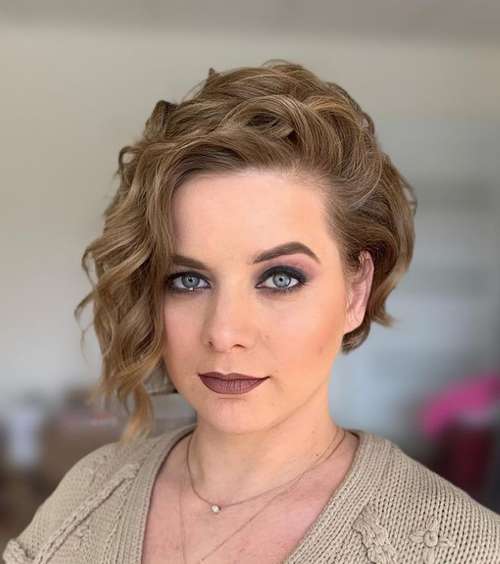 Coupes de cheveux à la mode 2021 pour cheveux bouclés: actualités, tendances, photos