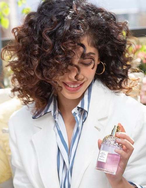 Coupes de cheveux à la mode 2021 pour cheveux bouclés: actualités, tendances, photos