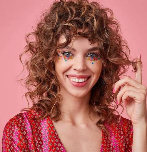 Coupes de cheveux à la mode 2021 pour cheveux bouclés: actualités, tendances, photos