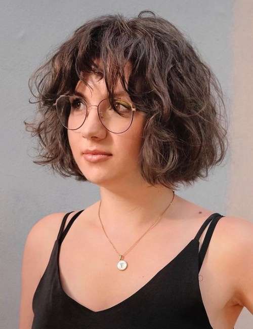 Coupes de cheveux à la mode 2021 pour cheveux bouclés: actualités, tendances, photos