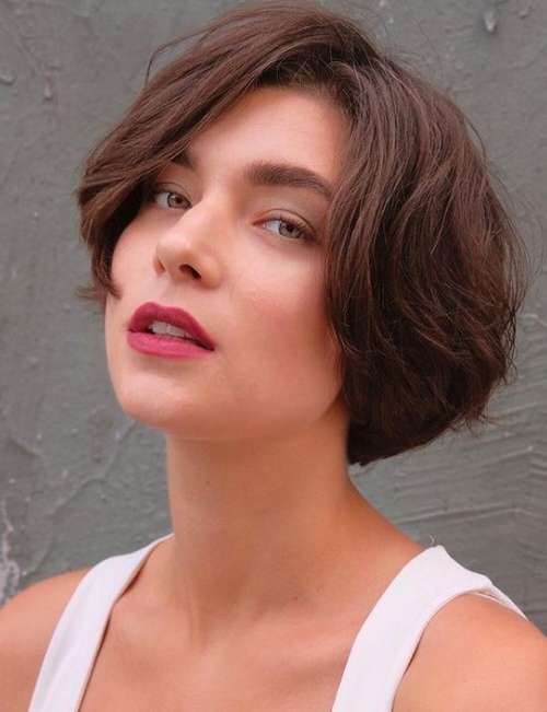 Coupes de cheveux à la mode 2021 pour cheveux bouclés: actualités, tendances, photos