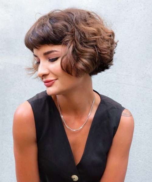 Coupes de cheveux à la mode 2021 pour cheveux bouclés: actualités, tendances, photos