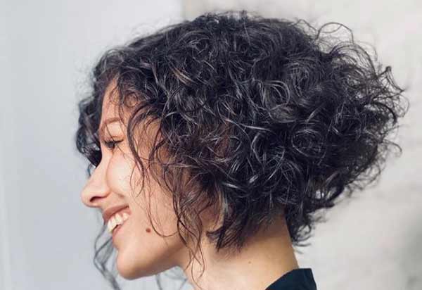 Coupes de cheveux pour les photos de cheveux bouclés