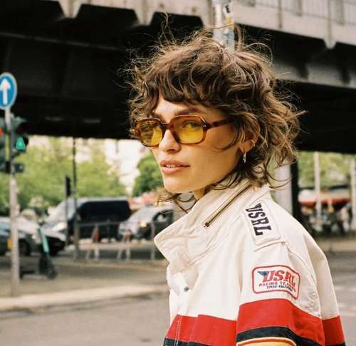 Coupes de cheveux à la mode 2021 pour cheveux bouclés: actualités, tendances, photos