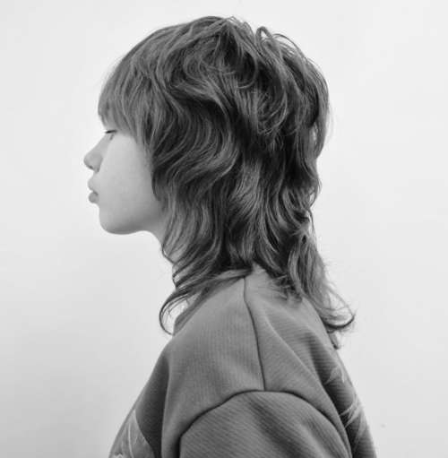 Coupe courte en cascade pour cheveux fins