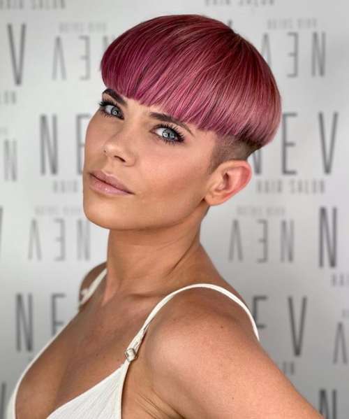 Coupe de cheveux aux tempes rasées