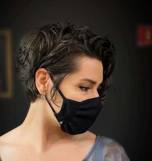 coupe cheveux courts bouclés cheveux fins