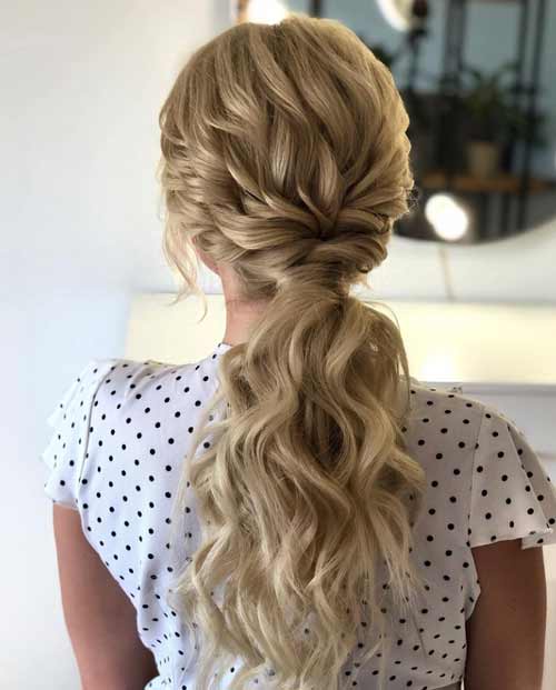 Queue de cheval basse coiffure du nouvel an