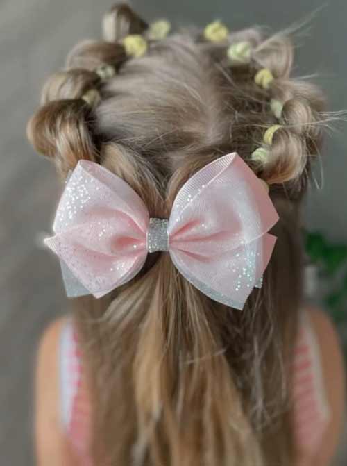 Coiffure avec un arc