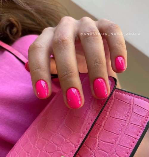 Manucure courte rouge