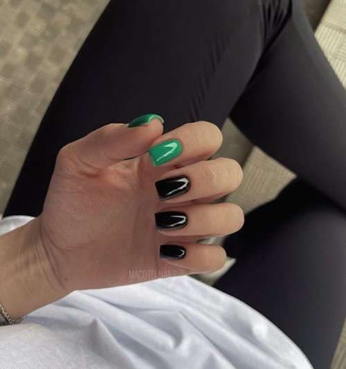 Noir avec manucure verte