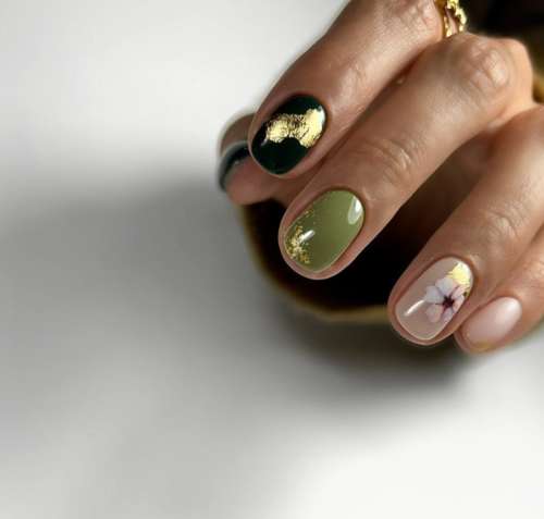 Ongles courts élégants manucure sombre