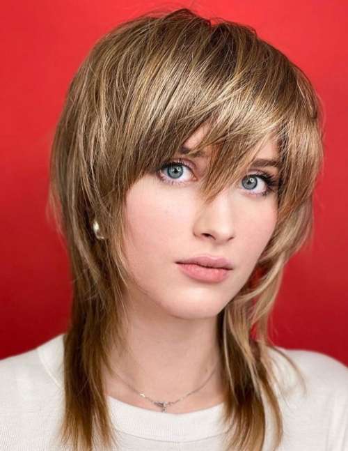 Longue frange en coupe de cheveux rétro mulet