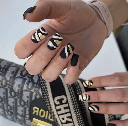 Ongles scintillants noirs et blancs