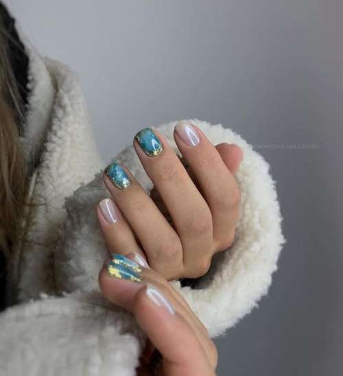 Textures scintillantes sur les ongles