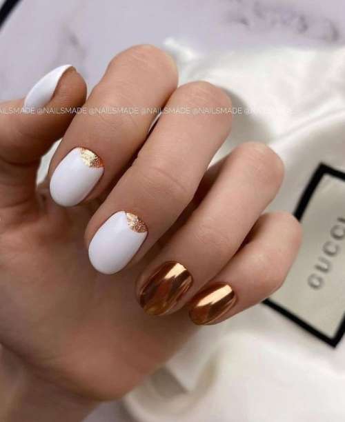 Manucure blanche à trous dorés