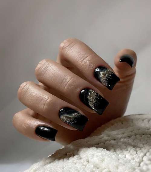 Ongles courts manucure noir brillant