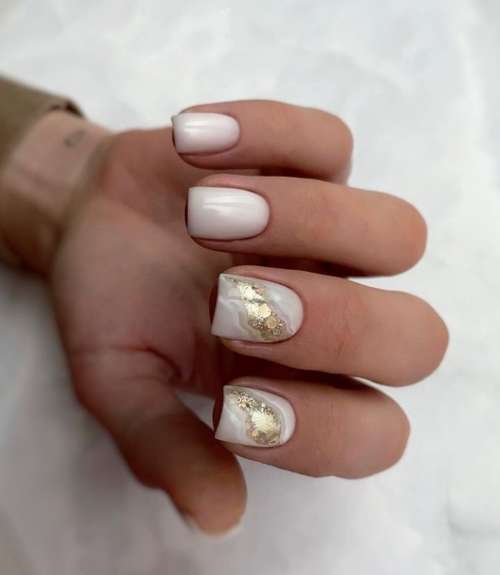 Manucure brillante pour les ongles courts: design 2022, photo