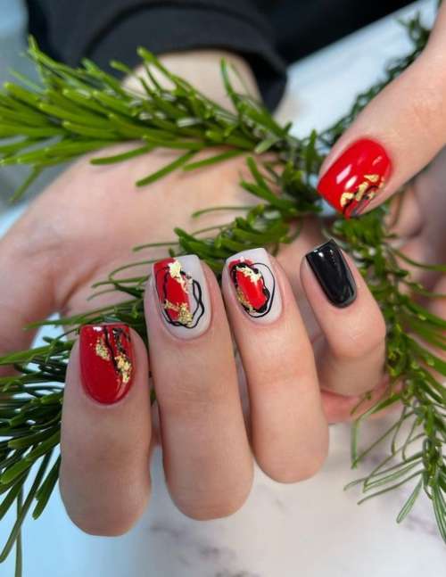 Manucure courte brillante rouge