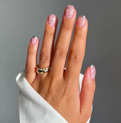 Manucure brillante pour les ongles courts: design 2022, photo