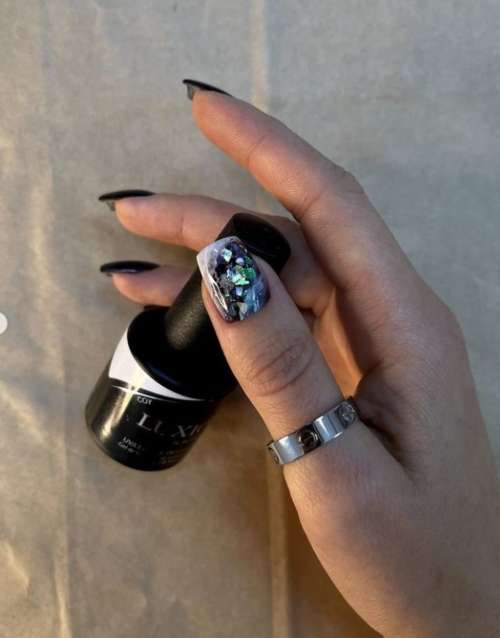 Manucure brillante pour les ongles courts: design 2022, photo