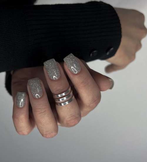 Manucure brillante pour les ongles courts: design 2022, photo