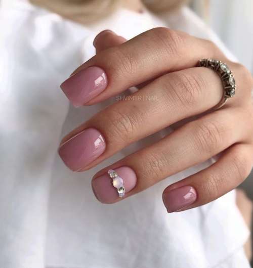 Manucure brillante pour les ongles courts: design 2022, photo