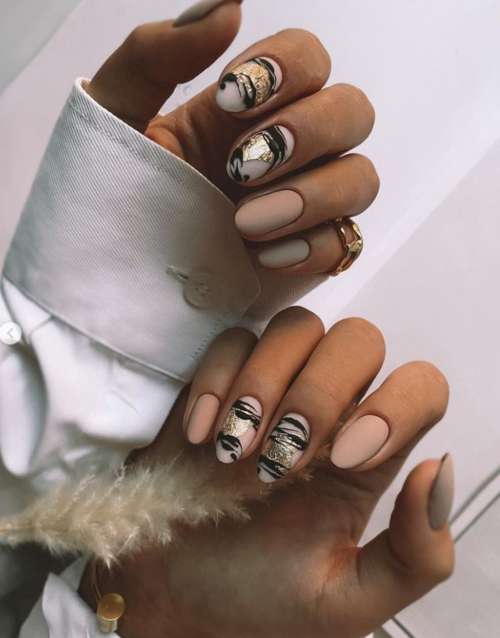 Manucure brillante pour les ongles courts: design 2022, photo