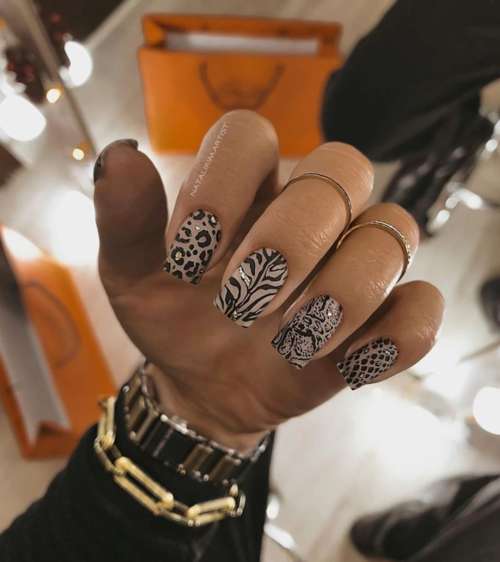 Manucure brillante pour les ongles courts: design 2022, photo