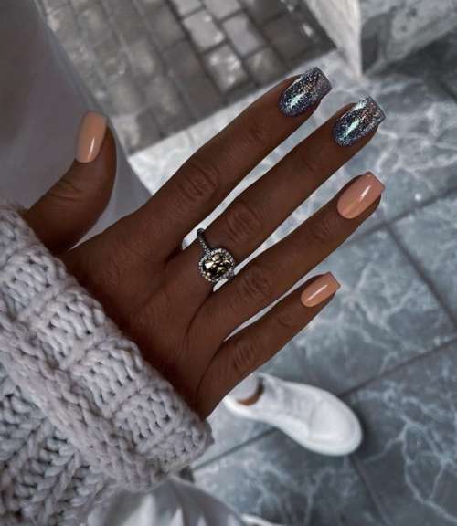 Manucure brillante pour les ongles courts: design 2022, photo