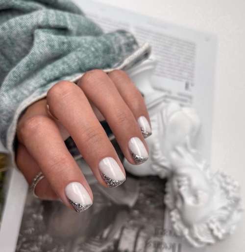 Manucure brillante pour les ongles courts: design 2022, photo