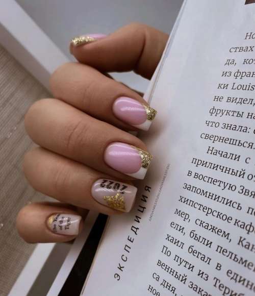 Manucure brillante pour les ongles courts: design 2022, photo