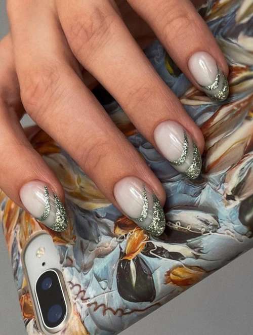 Manucure brillante pour les ongles courts: design 2022, photo