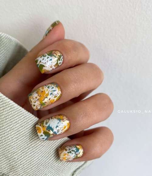 Manucure brillante pour les ongles courts: design 2022, photo