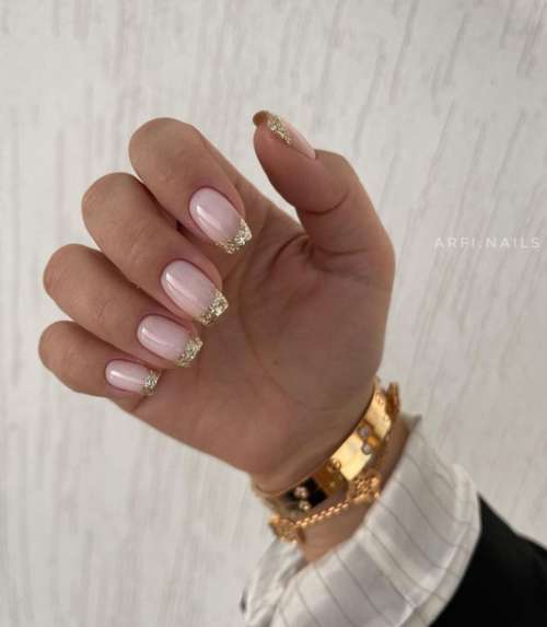 Manucure brillante pour les ongles courts: design 2022, photo