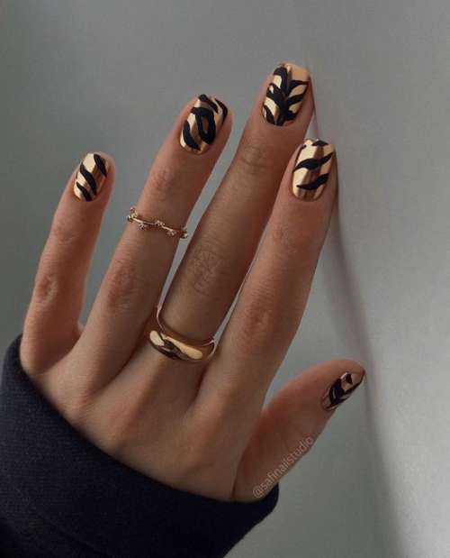 Manucure brillante pour les ongles courts: design 2022, photo