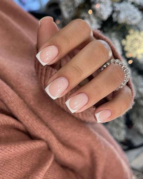 Manucure brillante pour les ongles courts: design 2022, photo