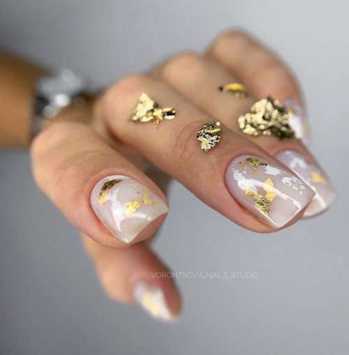 Produits laitiers avec du papier d'aluminium