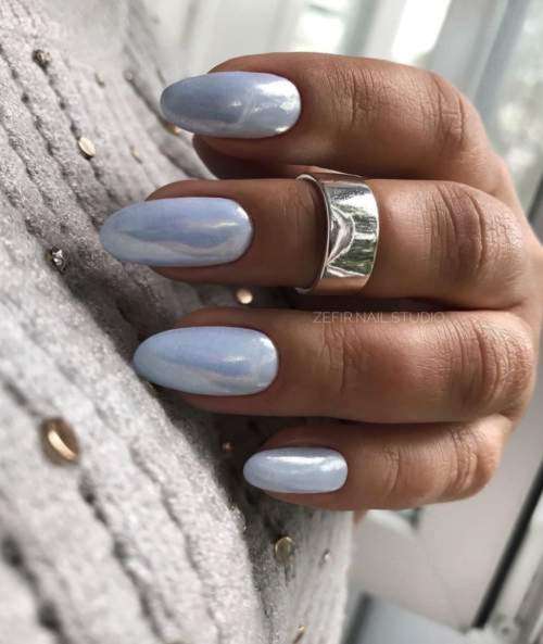 Frotter des perles sur les ongles