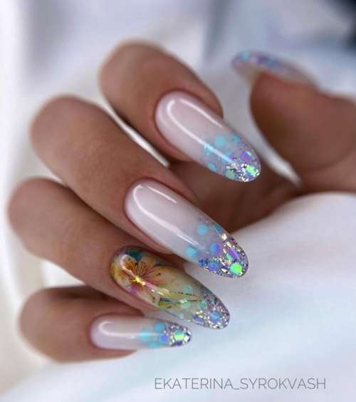 Manucure brillante pour ongles longs