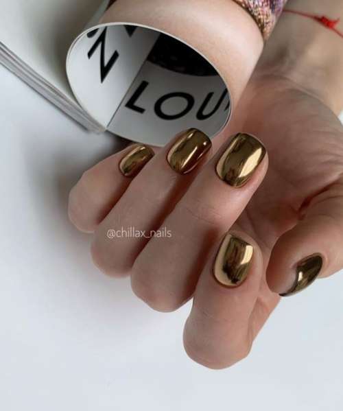 Ongles courts dorés