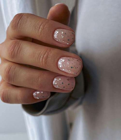 Manucure douce et brillante