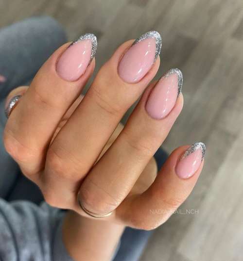 Manucure brillante 2022: photo du nouveau design des ongles