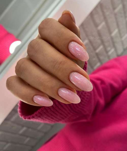 Manucure brillante 2022: photo du nouveau design des ongles