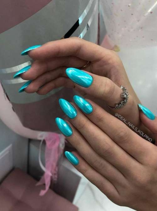 Manucure brillante 2022: photo du nouveau design des ongles