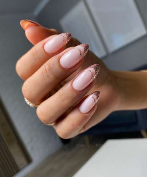 Manucure brillante 2022: photo du nouveau design des ongles