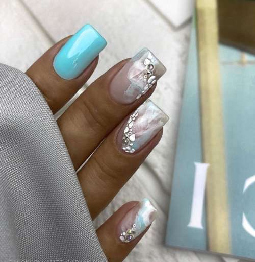 Manucure du Nouvel An brillante