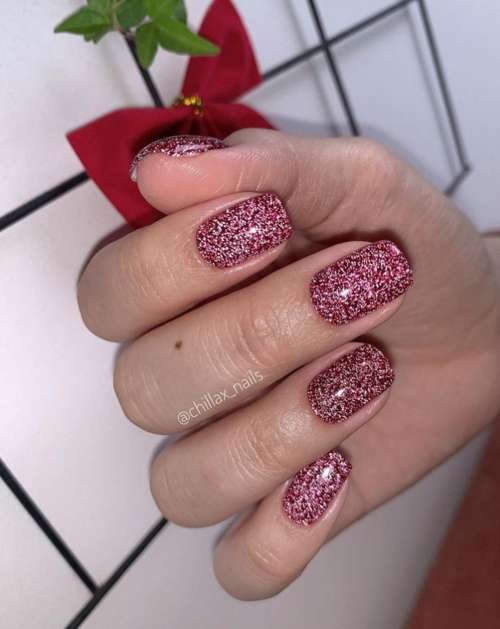 Manucure brillante 2022: photo du nouveau design des ongles