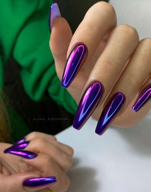 Se frotter les ongles violets